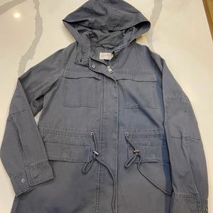 NWOT women’s gray zipped jacket, size 8.